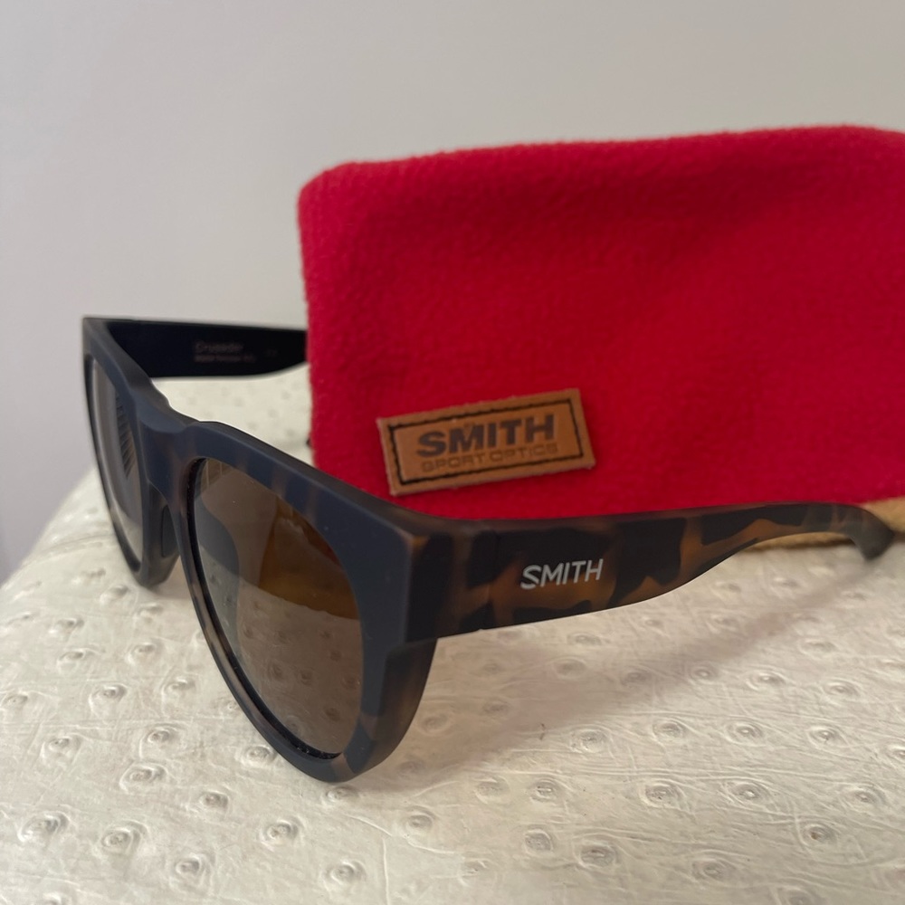 SMITH OPTICS: Crusader Woman’s Polarized Sunglasses in Matte Tortoise